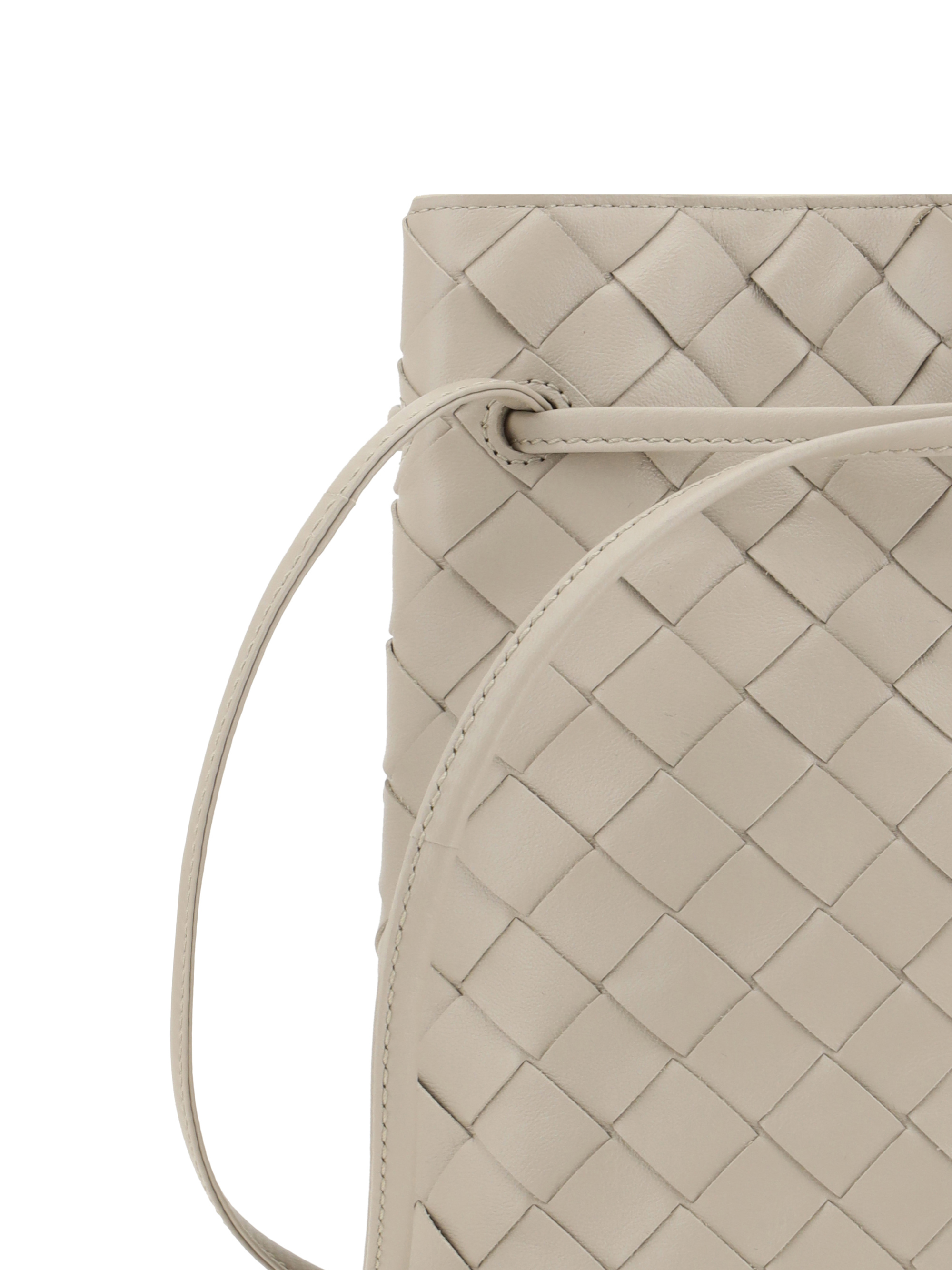 Iconic intreccio Shoulder Bag