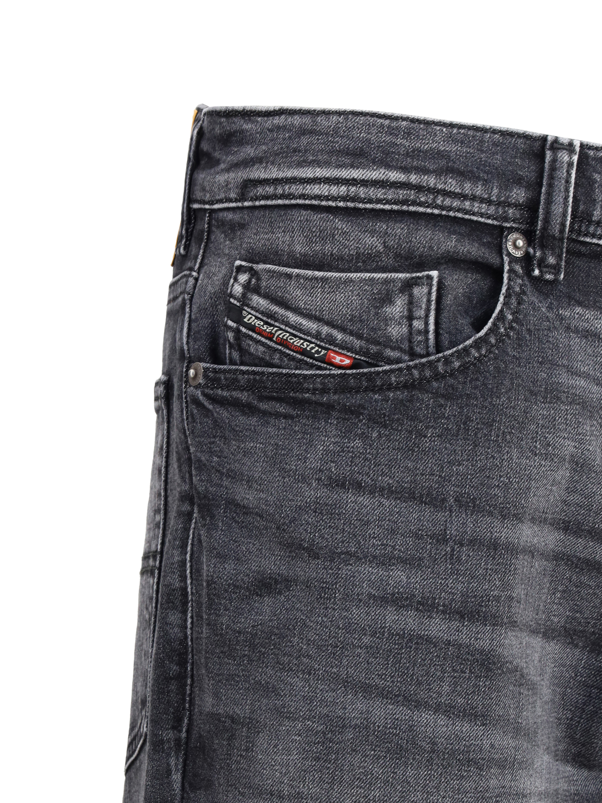 2023 D-finitive Jeans
